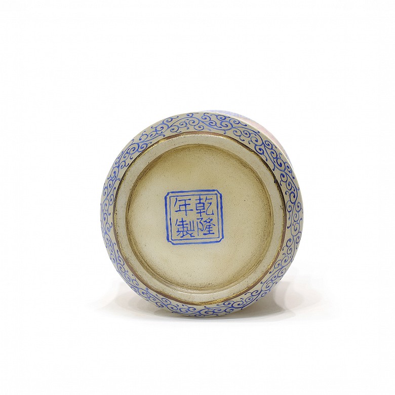 Vaso de té en vidrio esmaltado, China, dinastía Qing.