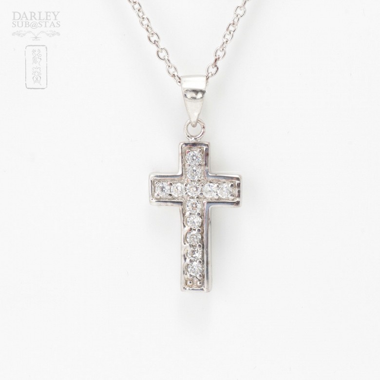 Cross necklace with zircons in silver and rhodium