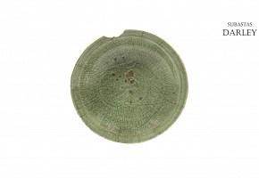 Glazed stoneware plate, celadon green, Longquan Yao, China