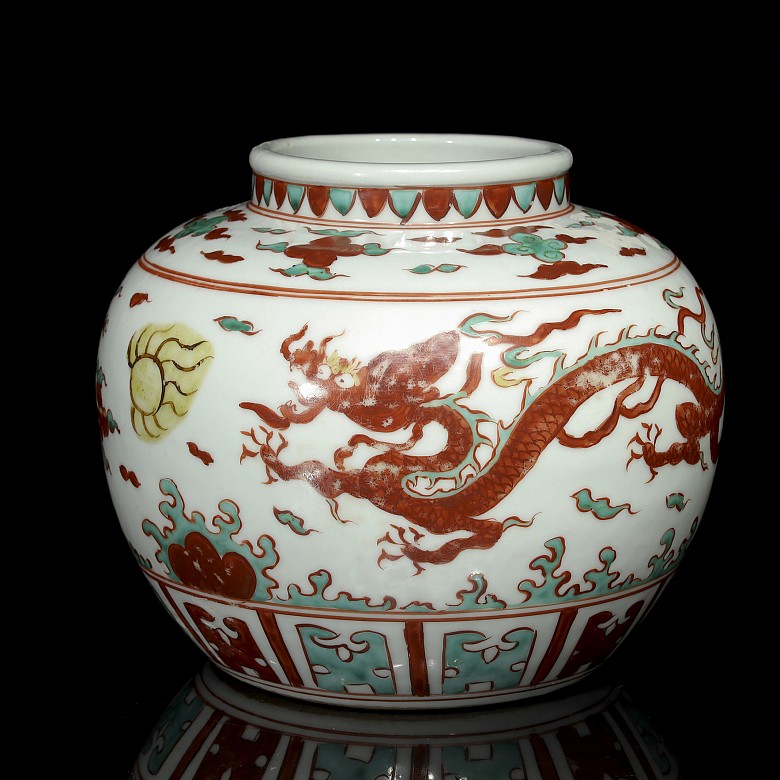 Porcelain vase with dragon, with Jiajing-Ming mark