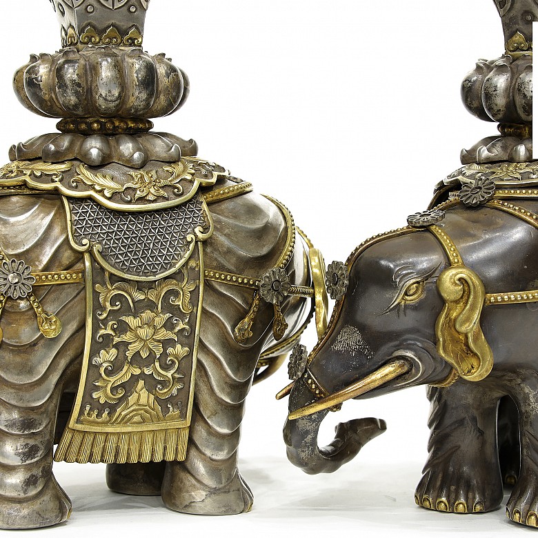Pareja de elefantes de plata, dinastía Qing (1644 - 1912).