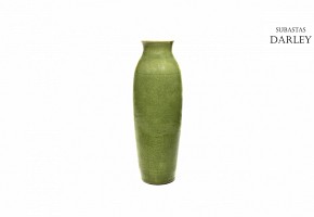 Jarrón de cerámica incisa verde celadón, China.