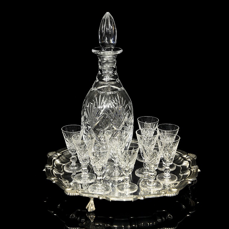 Decanter and ten glasses on a tray