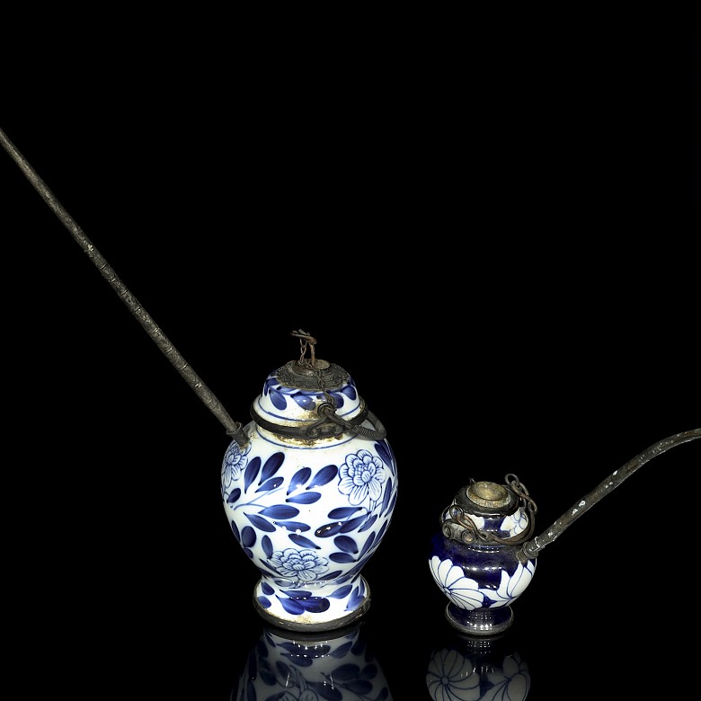 Pipas de porcelana esmaltada, azul y blanco, dinastía Qing