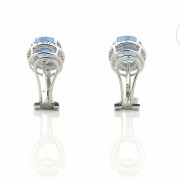 Earrings with topaz and diamonds in 18k white gold