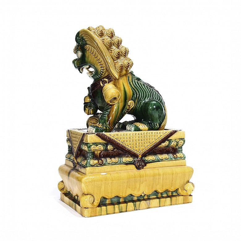 Glazed ceramic Chinese watchdog, 20th century