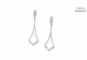 18k white gold earrings with diamonds.