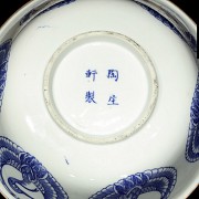 Gran cuenco con tapa de porcelana, azul y blanca, pps.S.XX - 6