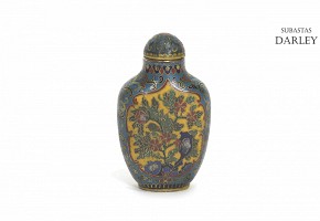 Cloisonné Snuff bottle, with Qianlong mark, Qing dynasty