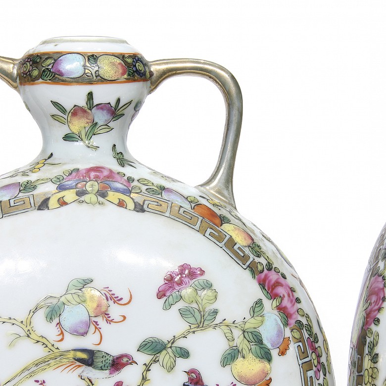 Pair of vases, Canton, 19th century