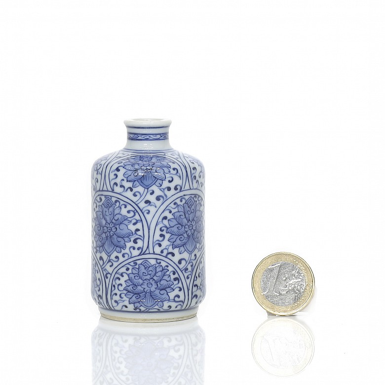 Miniatura de porcelana en azul y blanco, S.XX