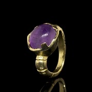 Ring with amethyst in 20k yellow gold