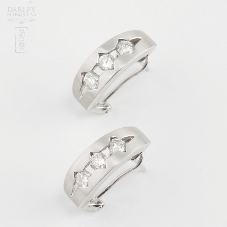 Earrings in 18k white gold and diamonds