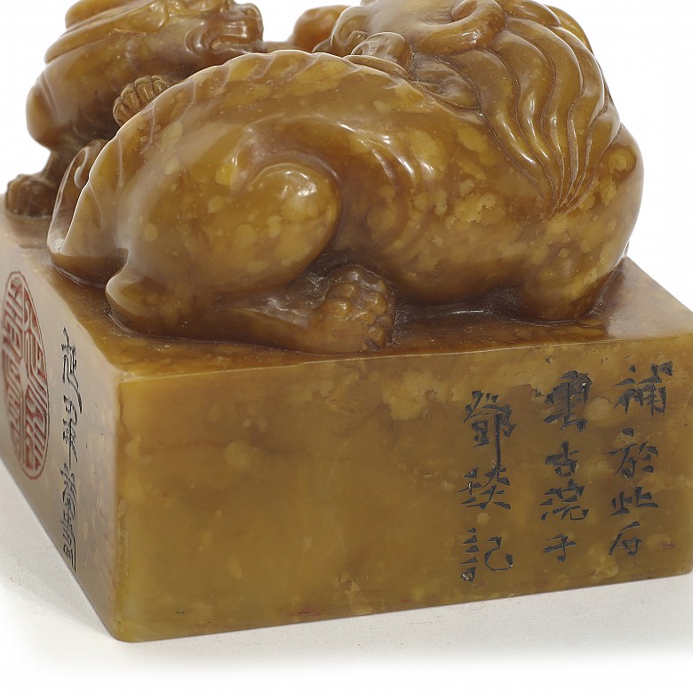 Stone seal with Chinese lions, Shoushan, 20th century