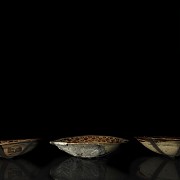 Three deep dishes in metallic lustre 