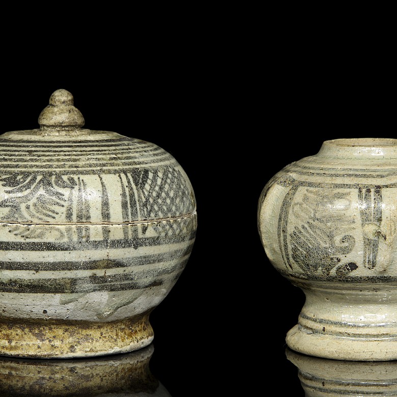 Lot of vessels with glazed decoration, Sawankhalok, 14th-16th centuries