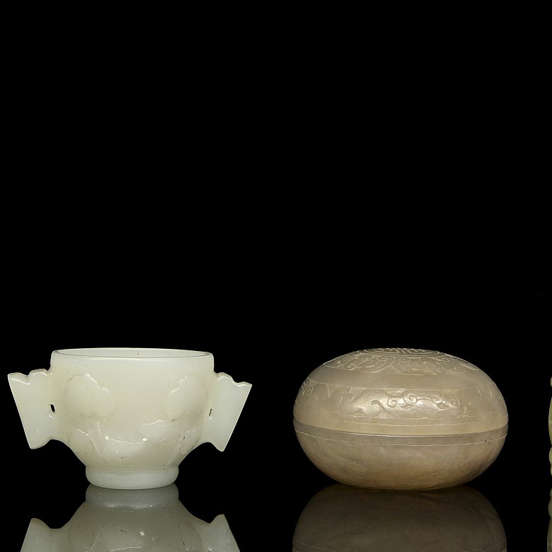 Four small carved jade objects
