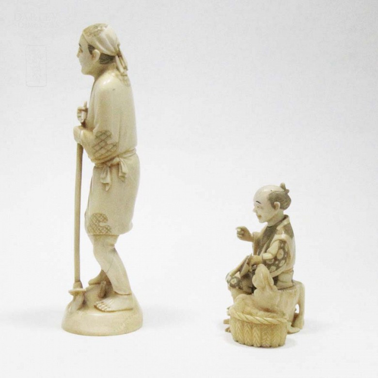 Pair of Japanese figures of ivory - 10