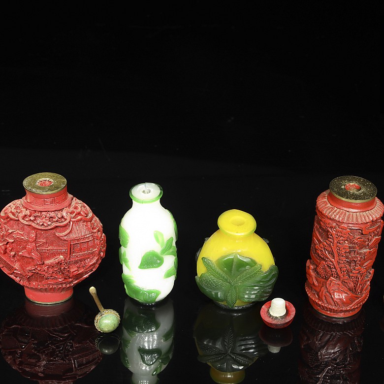Cuatro botellas de rapé, China, S.XX