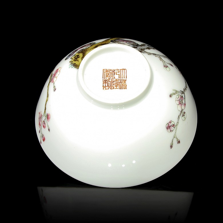 Small enameled bowl with branches, with Qianlong mark - 4