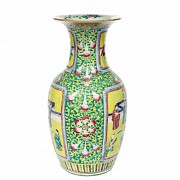 Porcelain vase, China, 20th century.