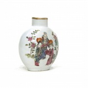 Botella de rapé en porcelana esmaltada, dinastía Qing.