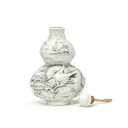 Biscuit porcelain snuff bottle, Jingdezhen, Chen Guo Zhi, 19th century