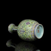 Enamelled porcelain and dragon's ear vase, Qing dynasty