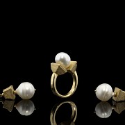 18k yellow gold and pearls earrings and ring set