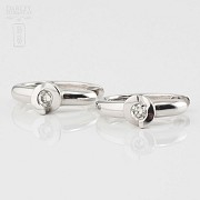 Pair of earrings in 18k white gold and 2 diamonds of total weight 0.23cts.