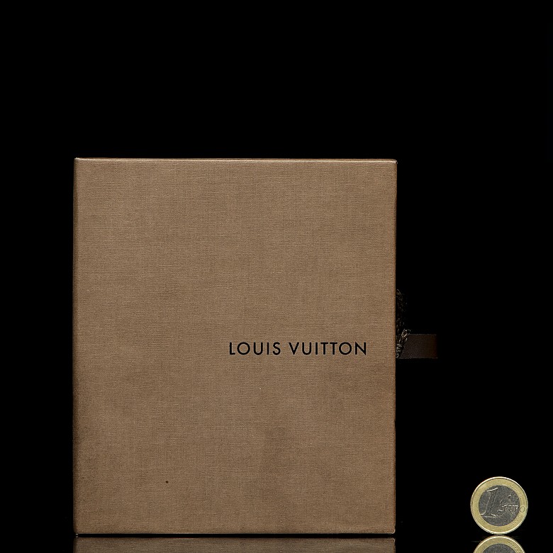 Llavero, marca Louis Vuitton, modelo 