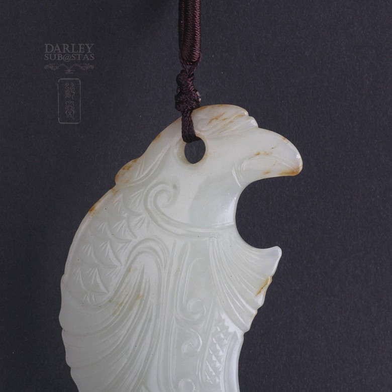 Colgante de Jade Blanco, en forma de ave mitológica. - 1