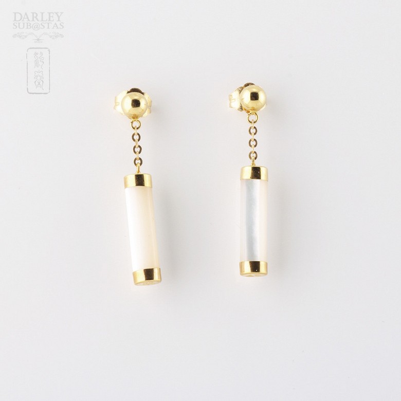 earrings natural mother of pearl in 18k yellow gold