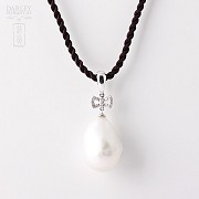 Pendant with white baroque pearl and diamond in 18k white gold - 3