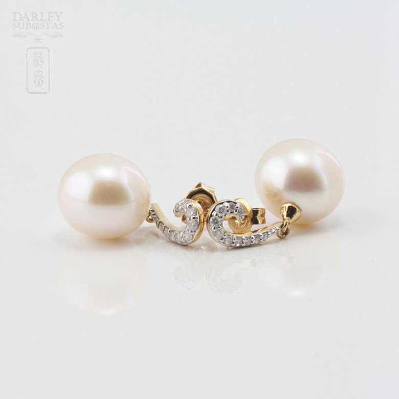 Bonitos pendientes con perla y diamantes