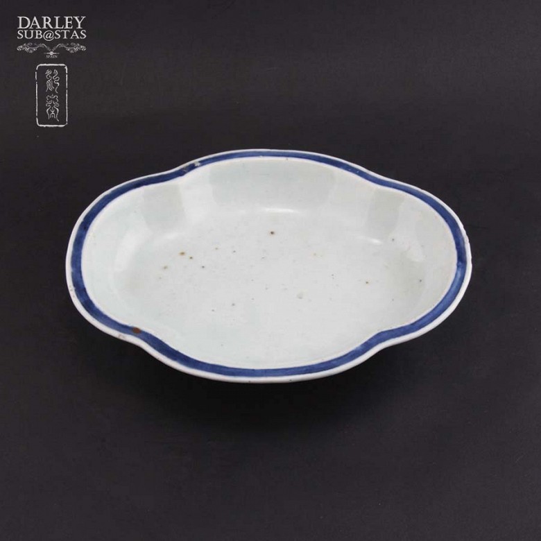 Bonita bandeja de cerámica china. S. XIX