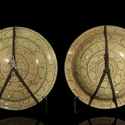 Two plates with fish, metallic lustre from Manises, 20th century - 4