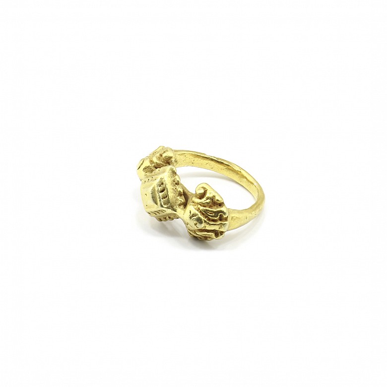 Ring in 22k yellow gold, possibly 10th century