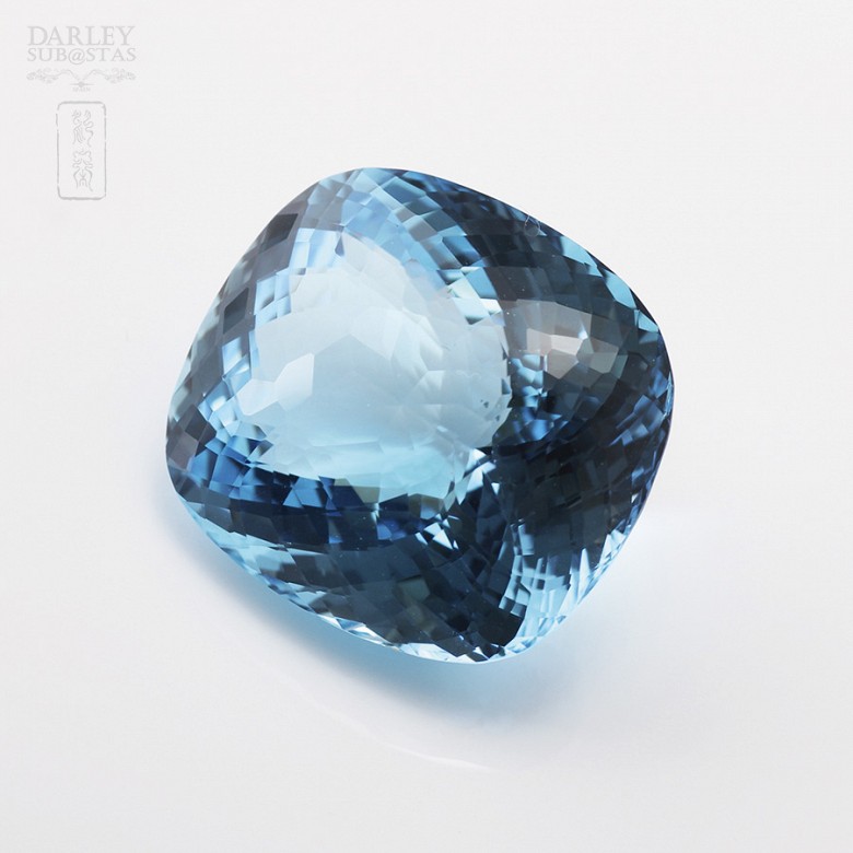 Natural Topaz very uniform intense blue color, total weight of 49.06 cts.