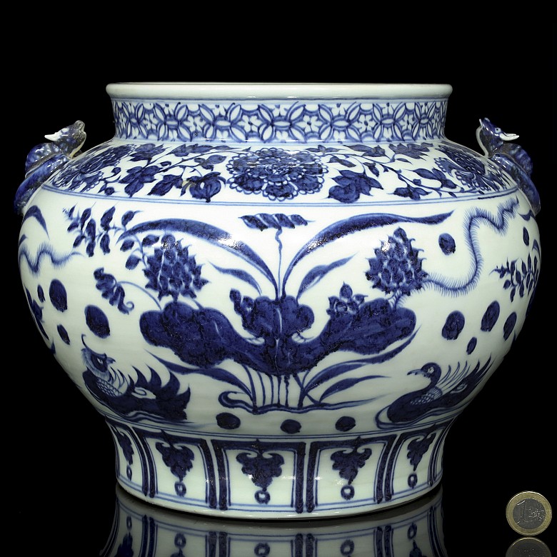 Vase with handles, blue and white, Yuan style - 8