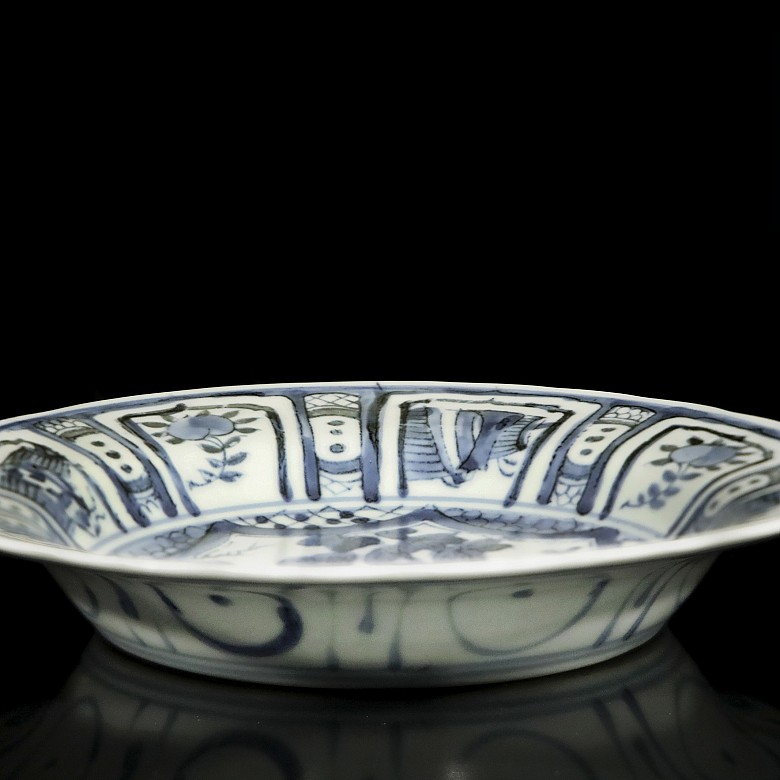 Plato de porcelana azul y blanco, S.XX - 3