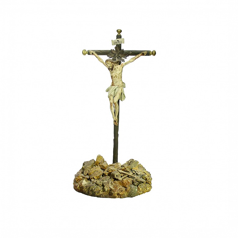 Cristo crucificado de tres clavos en el calvario