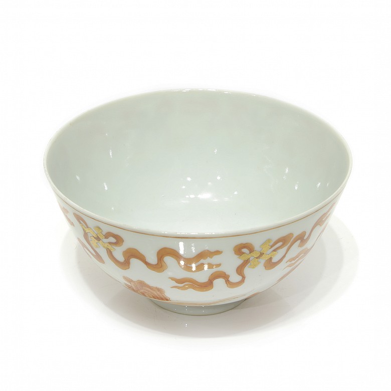 An alum red and gold enameled bowl, Qing dynasty