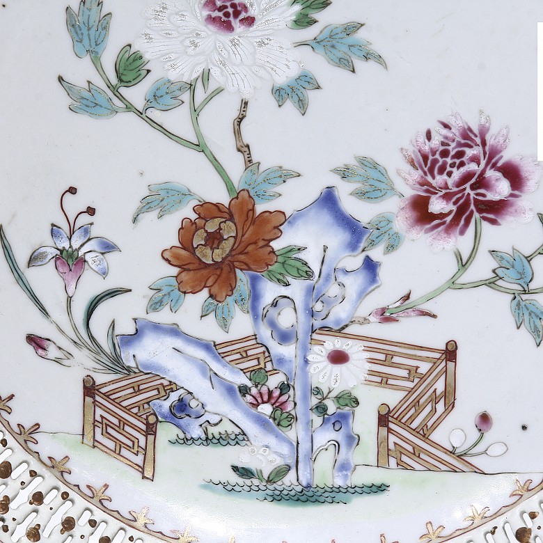 Glazed porcelain dish, China, Qing Dynasty.