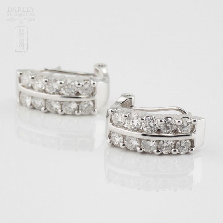 Earrings in 18k white gold and 20 diamonds of 1.82 cts