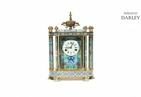 Reloj de sobremesa en bronce y esmalte cloisonné, decorado con motivos orientales y columnas, China,