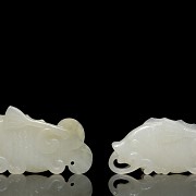 Dos placas de peces en jade blanco, S.XX