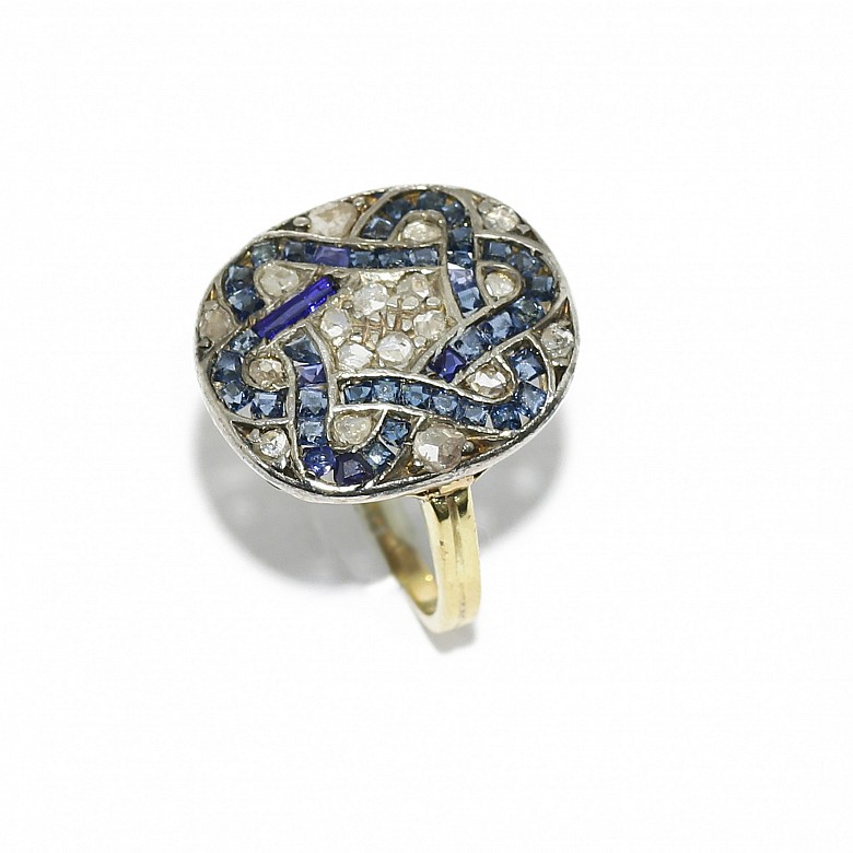 Shuttle ring, Art Deco style, with antique cut diamonds and sapphires