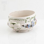 Vasija de cerámica con dibujo floral - 1