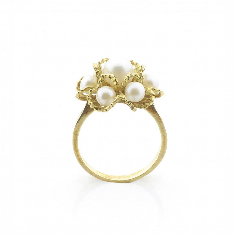 18k yellow gold ring with pearls